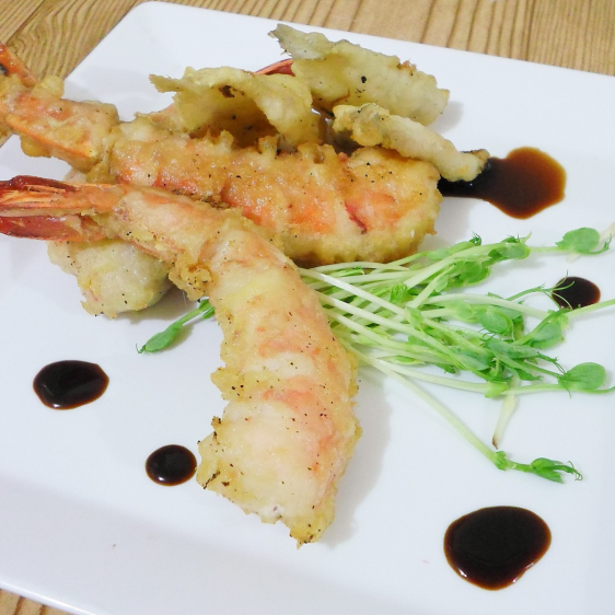 guidecentral's tweet photo. How delicious does @pinkgingersnaps seafood tempura look? Find the recipe on #Guidecentral!
https://t.co/UCz1epBymI https://t.co/2t0JU1Wnis