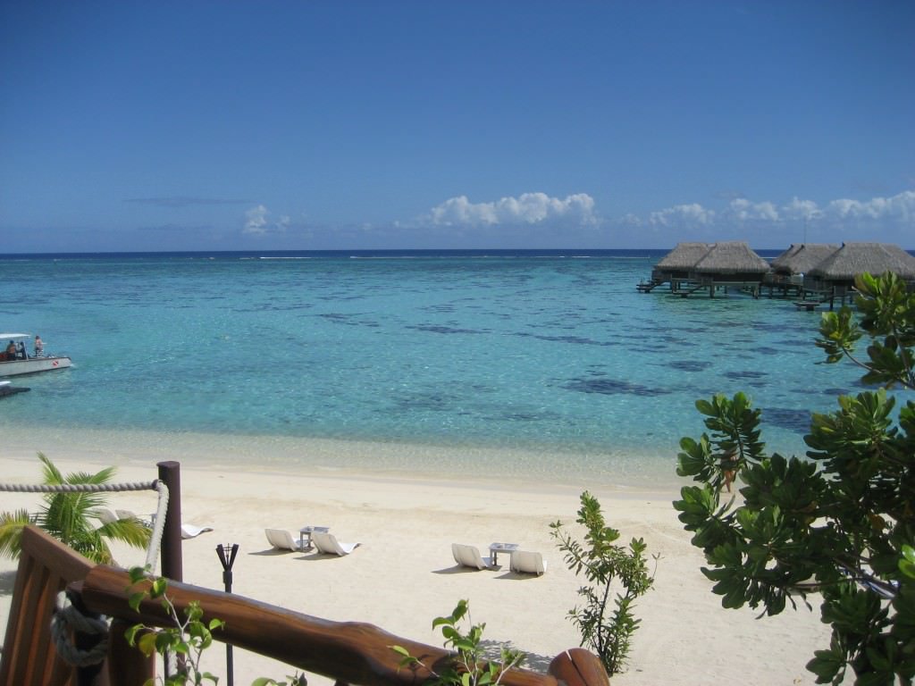 Far away sun and paradise - Moorea and Bora Bora buff.ly/1NK6bR4