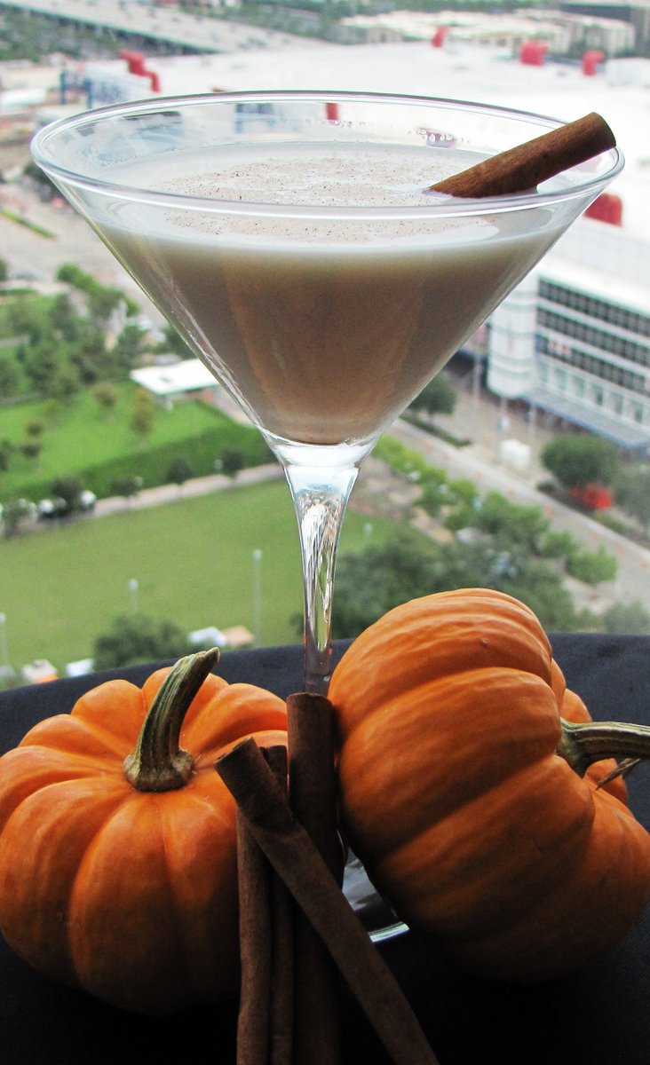 It's 5:00 somewhere..including here! Join us <a href="/LobbyBar/">lobby bar café pátio</a> &amp; @1600Bar+Grille, start your weekend right. #TGIF #cocktails