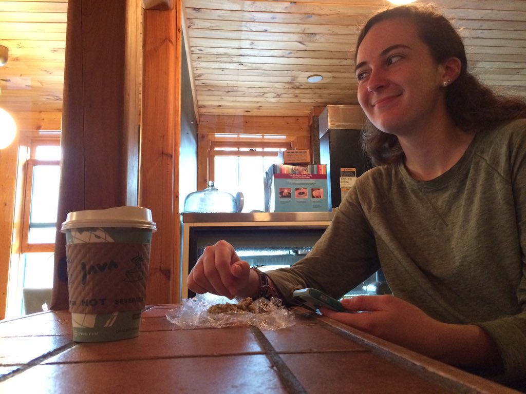 SierraHarton's tweet photo. When mom makes you take pictures everywhere ya go.. https://t.co/NZkJZmhEbP