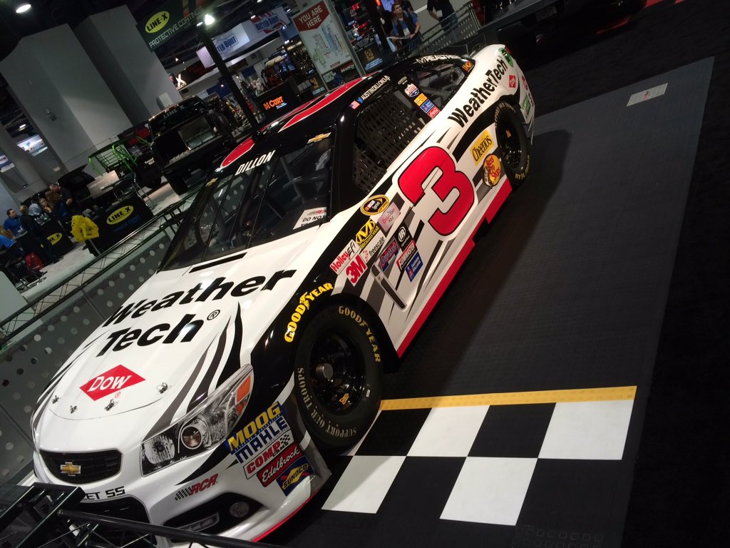 WeatherTechPrez's tweet image. It was great to have the @DowRacing @RCRracing @austindillon3 Chevrolet join us for @SEMASHOW @WeatherTech