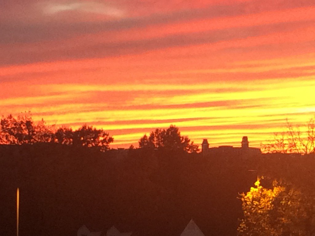 iampoonchka's tweet photo. Beautiful sunset over Fayetteville tonight. #NWARK #OldMain @UArkansas https://t.co/fiCSQuEKr6