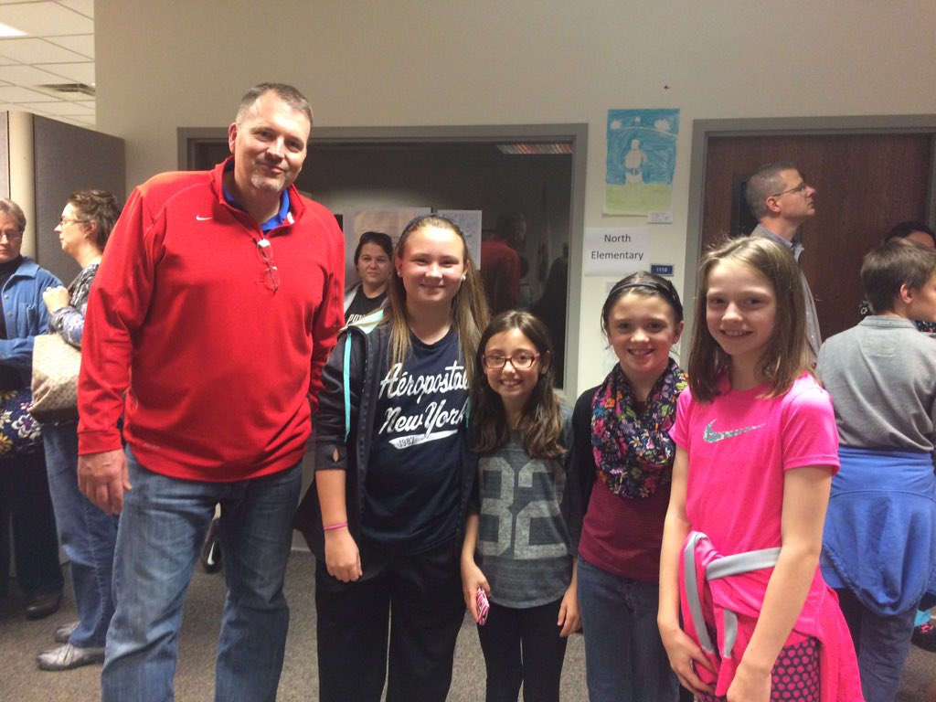 KristanJoy's tweet photo. Mr Barlow supporting 4th-6th grade Eisenhower students at the LLCC Regional Office Art Show.  @eaglessoar71 https://t.co/9BnueiMiDs