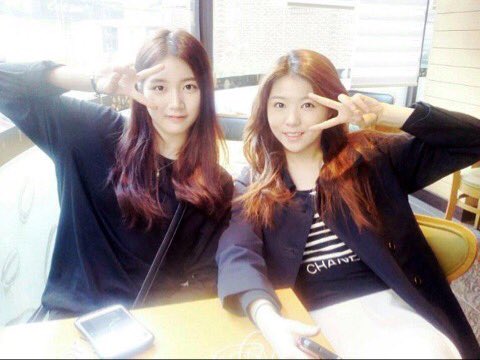 yeoreumpics's tweet image. 1 year with seoyoung and yeoreum, here's to many more! ❤️