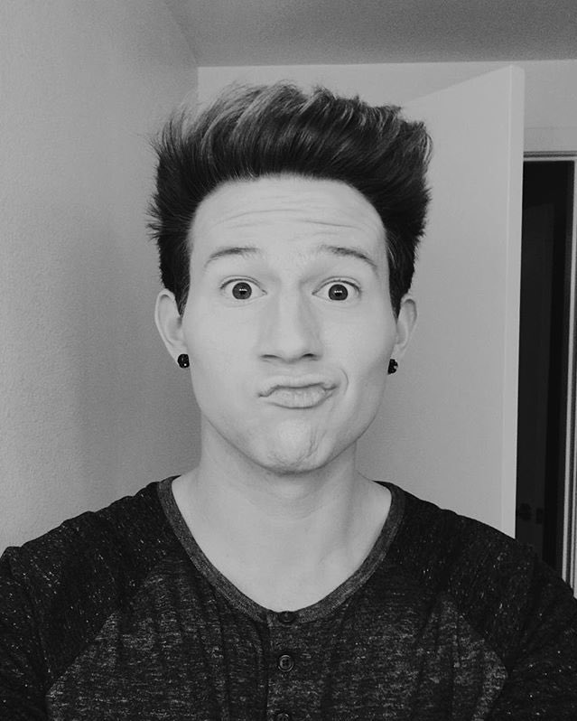 O2LArmySpain's tweet image. Ricky acaba de subir esta foto a IG! -N