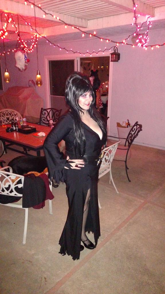 ChristianeElin's tweet photo. @TheRealElvira After #Comikaze, I dressed up as the greatest lady in black. #Halloween2015 #boobyhatch #redheads https://t.co/FFLoJmpxJh