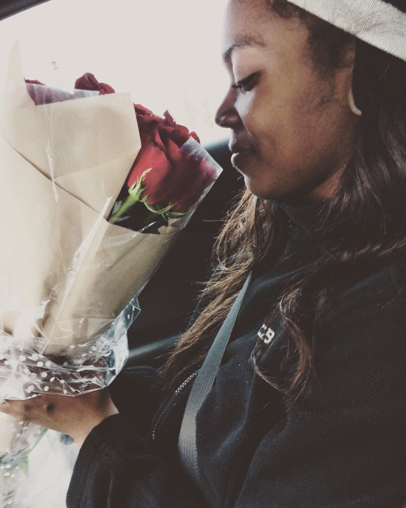 HottCelleb's tweet photo. As Men I Think We Underestimate How Something as Simple As A Dozen Of Roses  Could Change Things From Ok To Amazing https://t.co/HMMKA2RK7R