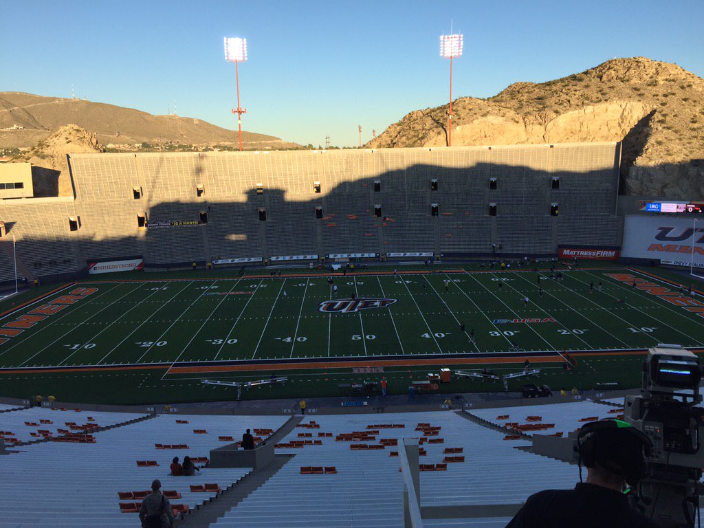 NateGriffFOX26's tweet photo. #CFBFriday @RiceFootball1 at @UTEPAthletics. Pregame at 5:30 @YSR1560 from the #SunBowl! https://t.co/ojrp2mjtzb