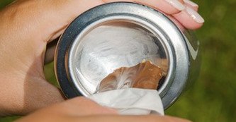 She Rubs Chocolate On A Soda Can — A Survival Tip Everyone Should See
twnewsjp.com/page.php?id=367