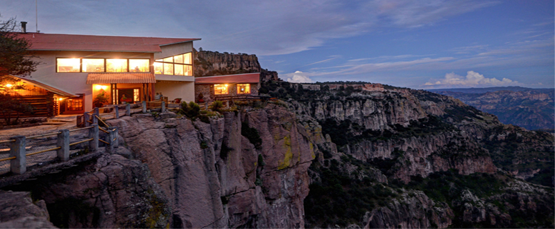 Una vista privilegiada de la Sierra Tarahumara Hotel Divisadero  shar.es/15G512 <a href="/CUUTurismo/">Chihuahua Turismo</a>