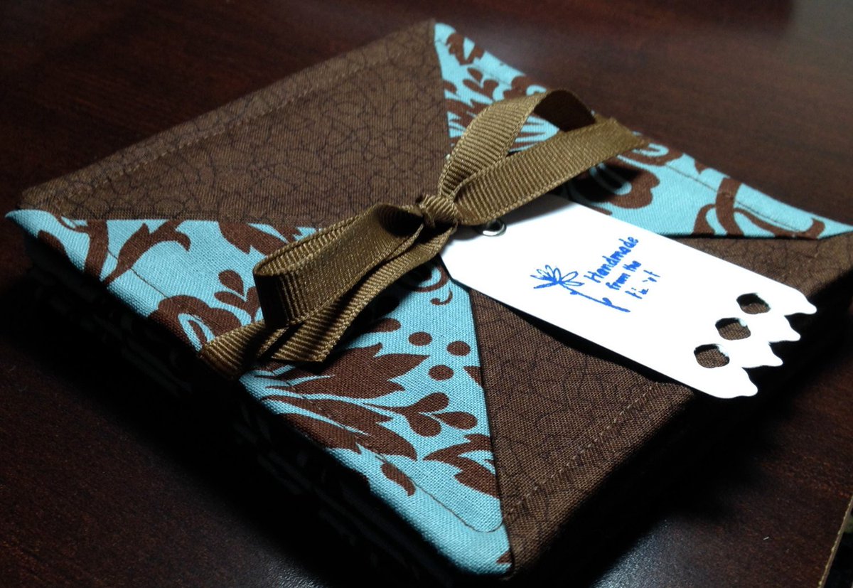 josies_cottage's tweet photo. Fabric Coasters Blue and Chocolate Brown Floral Set of 4 https://t.co/8VqJ0VMXiJ #Etsy #FourCoasters https://t.co/TuX4xWLKPW