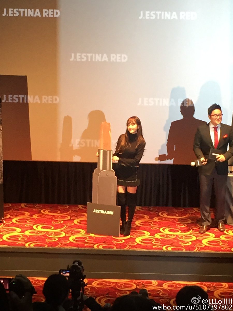 [PIC][07-11-2015]Jessica tham dự buổi Fansign cho dòng mỹ phẩm "J.ESTINA RED" tại "Myeongdong Lotte Cinema" vào chiều nay CTL2J8JUcAAUgf2