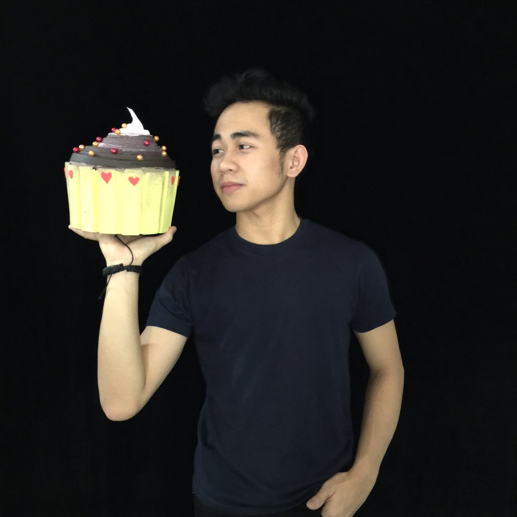 _MicoCruz's tweet photo. Watcha gonna do with that dessert? https://t.co/2xSWJOLUHE