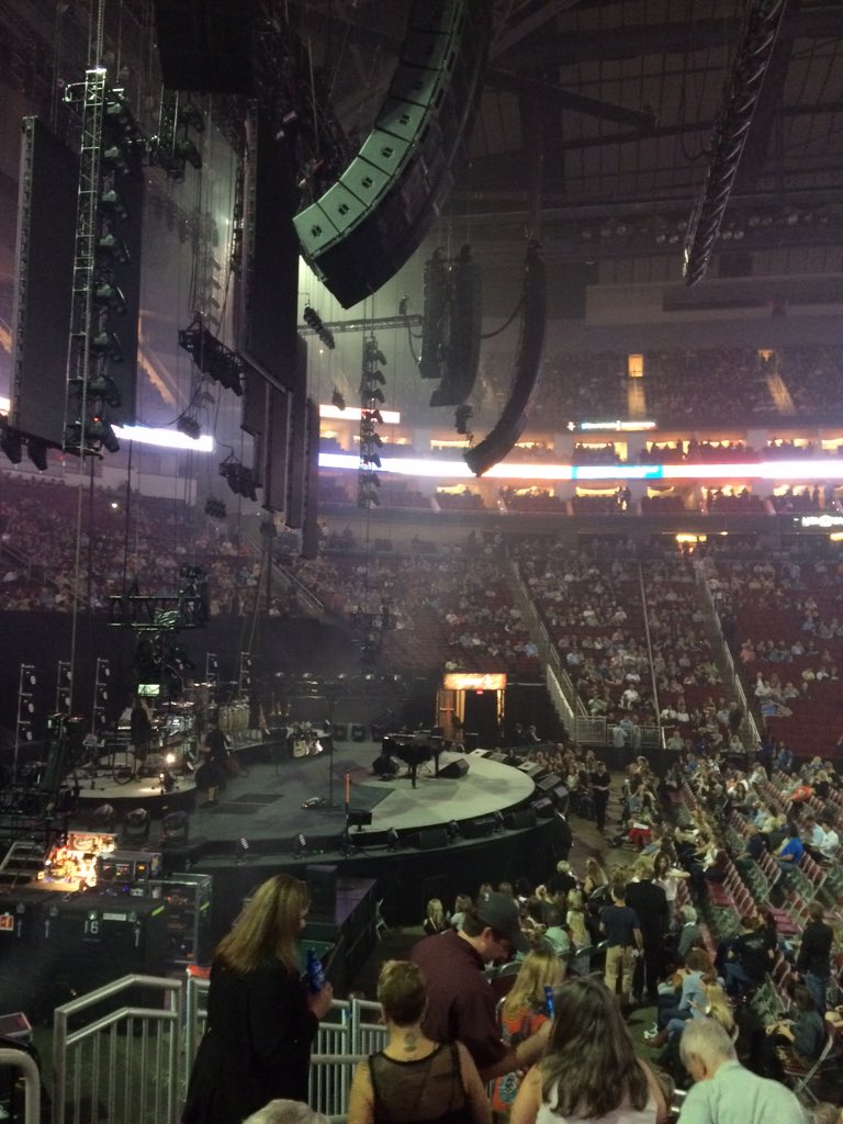 friendofpete's tweet photo. Congrats on the award @TigerChuck. #billyjoel #thanksforthinkingofus https://t.co/Aq8OMOAsM3