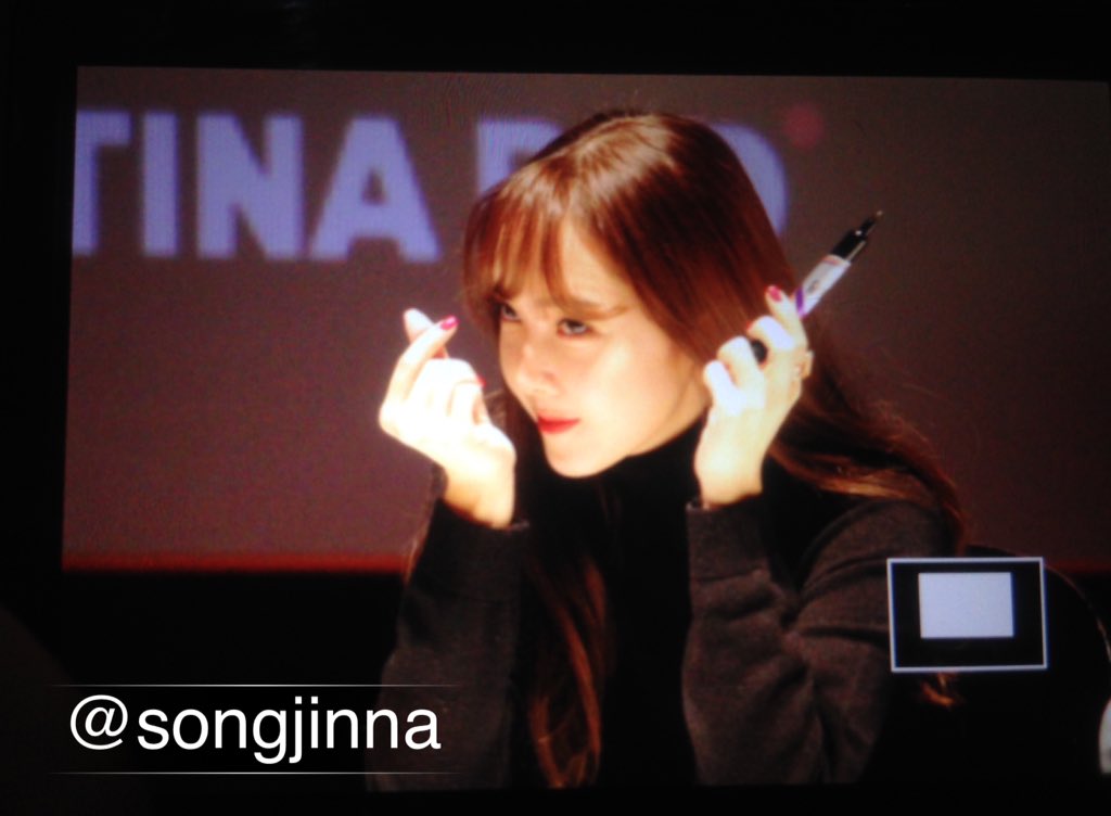 [PIC][07-11-2015]Jessica tham dự buổi Fansign cho dòng mỹ phẩm "J.ESTINA RED" tại "Myeongdong Lotte Cinema" vào chiều nay - Page 2 CTL5q4OUAAAtk7p