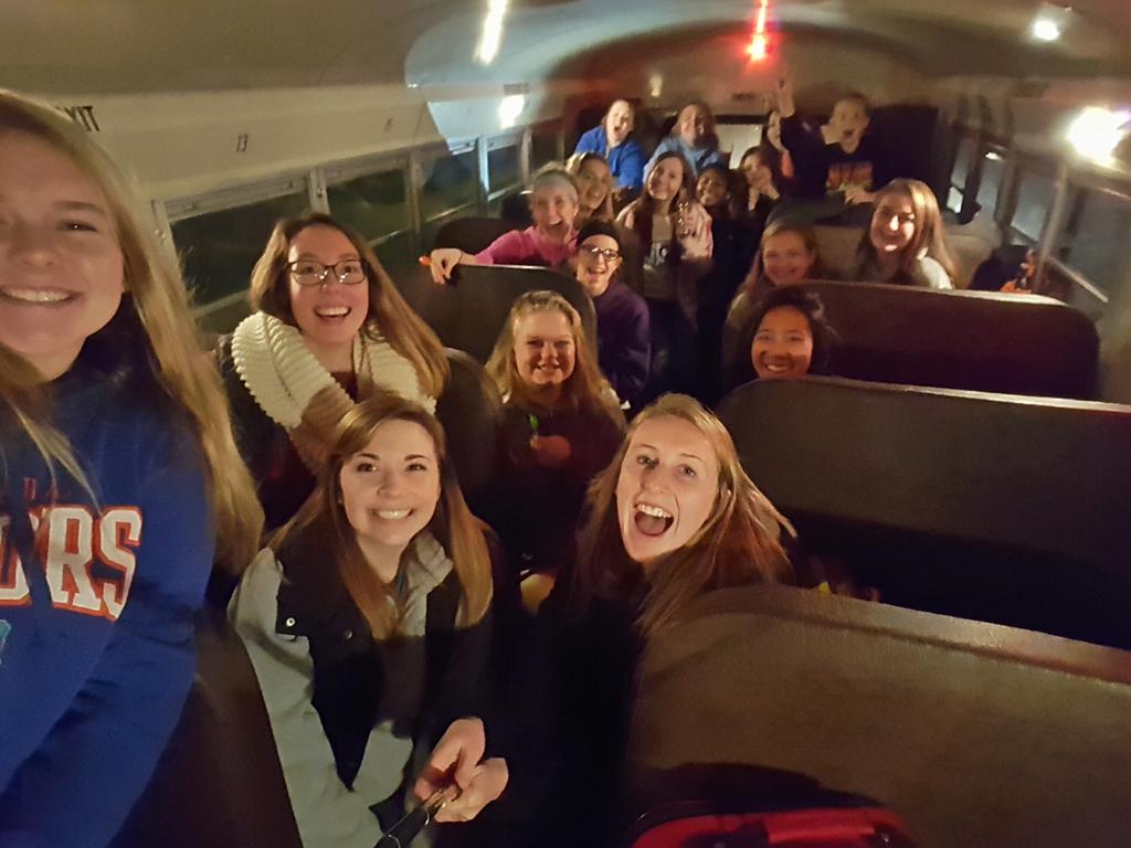 NWYounglife's tweet image. The girls are ready for #FALLWEEKEND!!! #fallsoutbawlsout