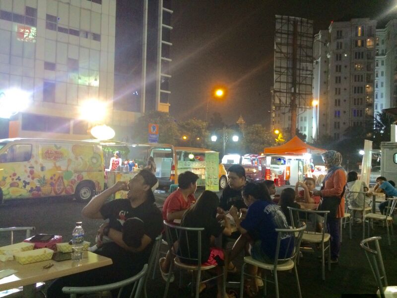 itc_group's tweet photo. Bingung mau kemana weekend ini? Ayoo ke @GrandITC_PH ada foodtruk narsis loh... https://t.co/YoLMCgAasK