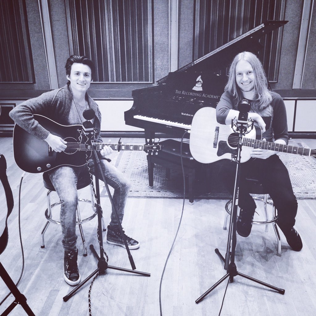 StaticStereo_'s tweet photo. Thank you so much to @gibsonguitar for having us out to shoot a video today at their live lounge in #NYC #grateful https://t.co/68Jj5mb6k0