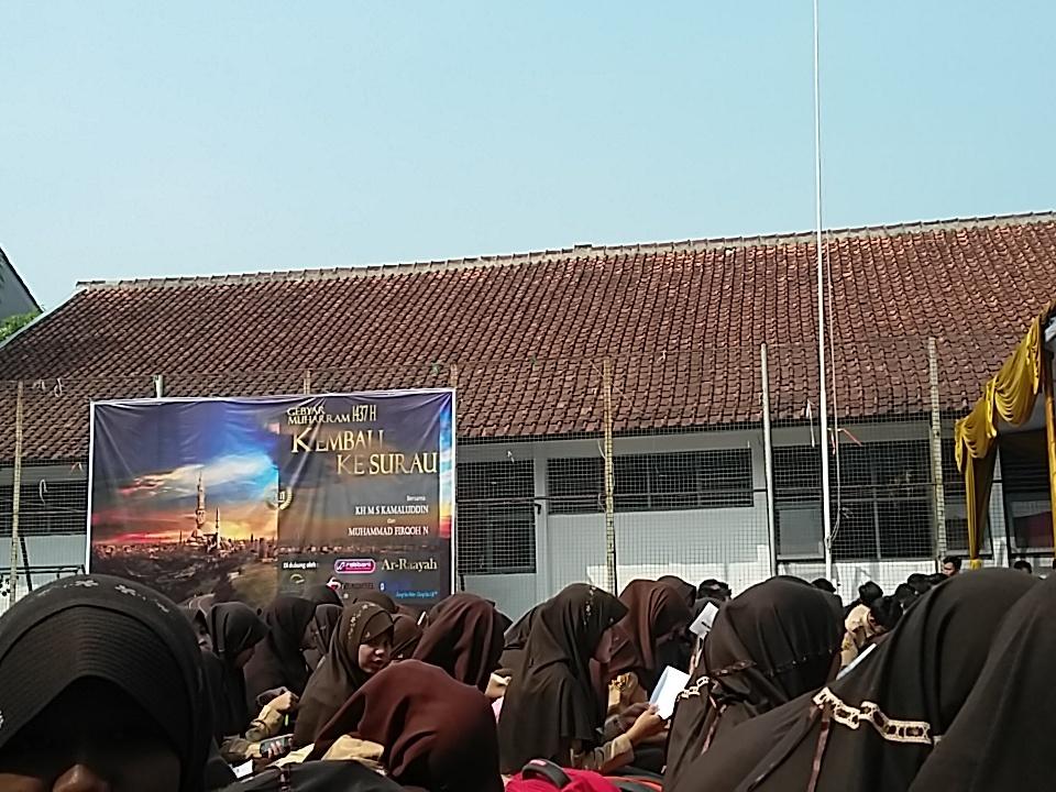 SikopatXII4's tweet photo. @DKM_TMsmandak bersama dalam kepanasan 😥 semoga diberkahi Allah. Aamiin #GM1437H https://t.co/ma4axmhVwT