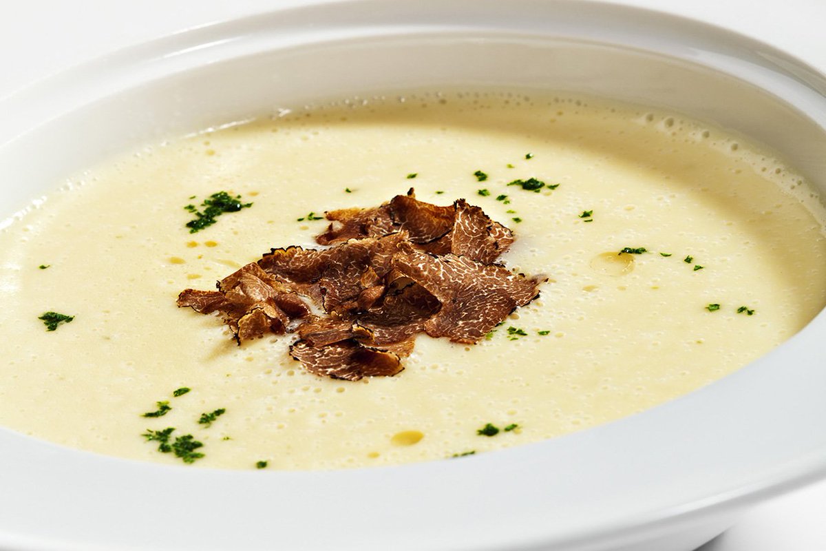 truffletraders's tweet photo. [#Recipe] Potato soup with white truffle #WhiteTruffle #trufflePaste #soup https://t.co/EJAkT8xElR https://t.co/TSgmESIX5Q
