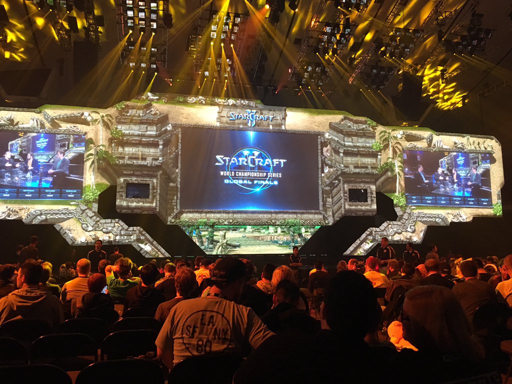Impressed with the setup for sc2 finals. Stage is awesome #BlizzCon2015