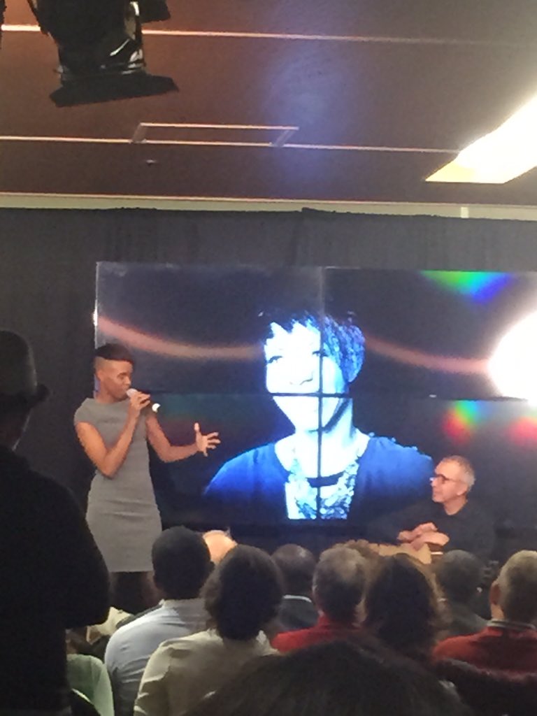 ElissaAbboud2's tweet photo. Kellylee Evans!!! #PowerOfTheArts #sointeresting #changetheworld #useart #KellyleeEvans https://t.co/XVX2hL44cs