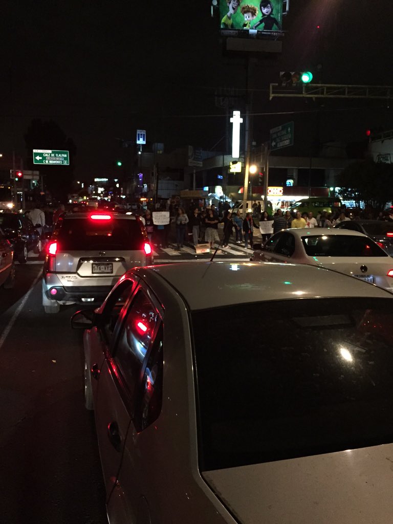 Bloquean vecinos zona sur del DF - CTLNobJUEAEowy6