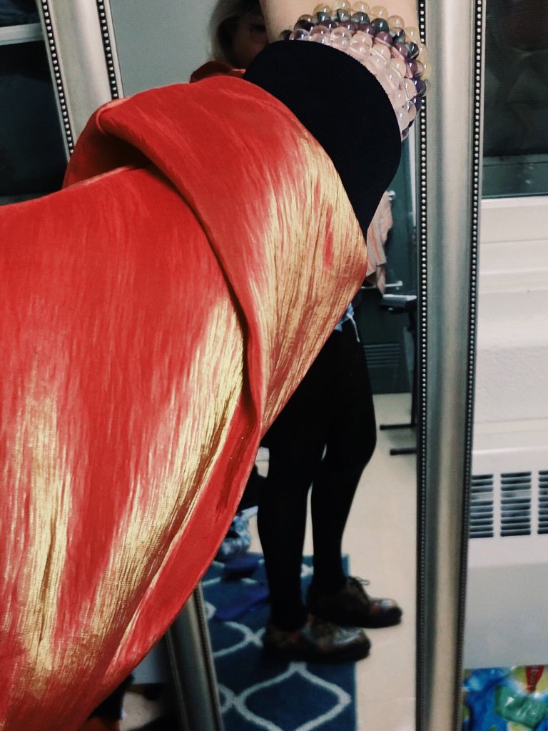Naomi_S_Guo's tweet photo. This Adidas #SpaceShifter jumper is Cool AF 🔥🔥 Red and Gold can never go wrong together https://t.co/RLO0FRikks