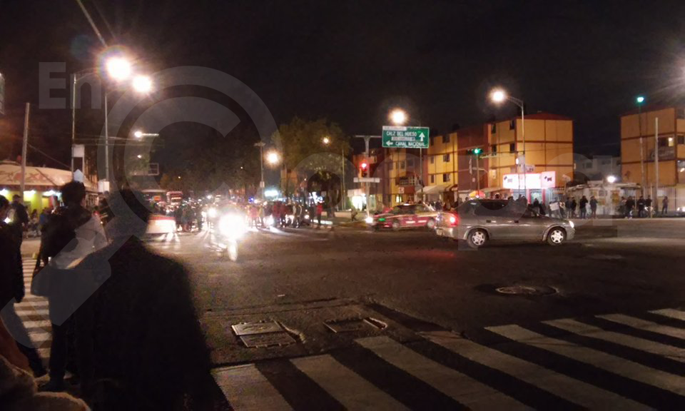 Bloquean vecinos zona sur del DF - CTLPqEzW4AAgFnc