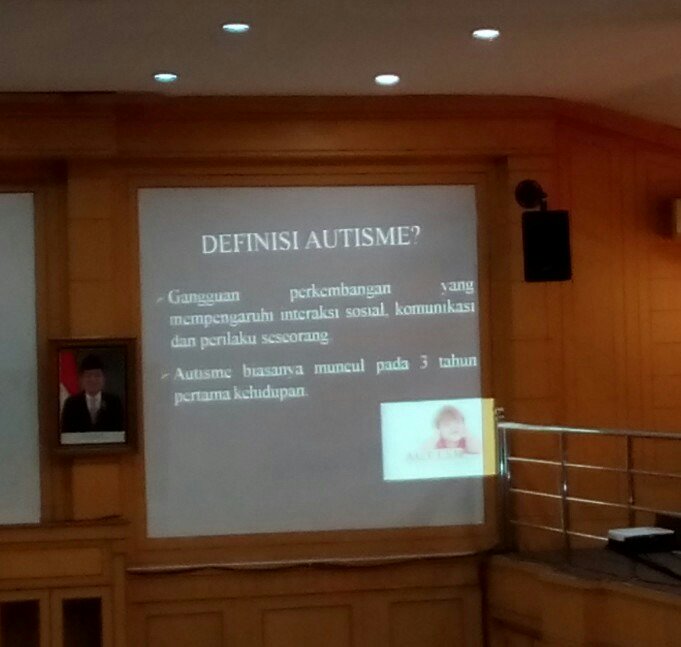 RajanyaEvent's tweet photo. Materi pembahasan autism dari sisi neurologi oleh dr.Adre mayza.SP.S(K) ~ #SeminarAutismBINAWAN cc @BEMBinawan https://t.co/7kNMh9Lrnq