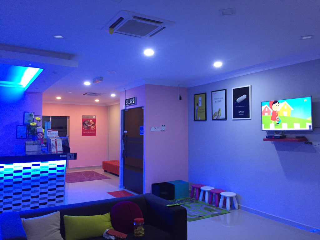 <a href="/twt_Muar/">Muarian</a> @twt_Muor <a href="/TwtJohor/">sara</a> Kalau nak cabut gigi,scaling,pakai braces,dtglah My Dental Care Muar, Jalan Junid.