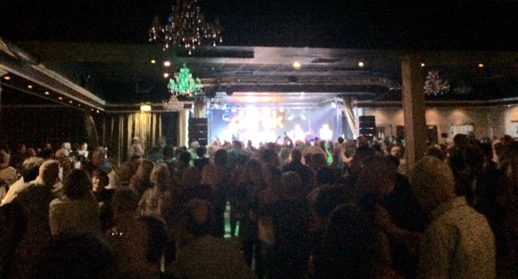 gareth2405's tweet photo. Gleneagle rockin tonite! With @derekryanmusic #beertimenow🍺👍 https://t.co/prCaGOdf6M