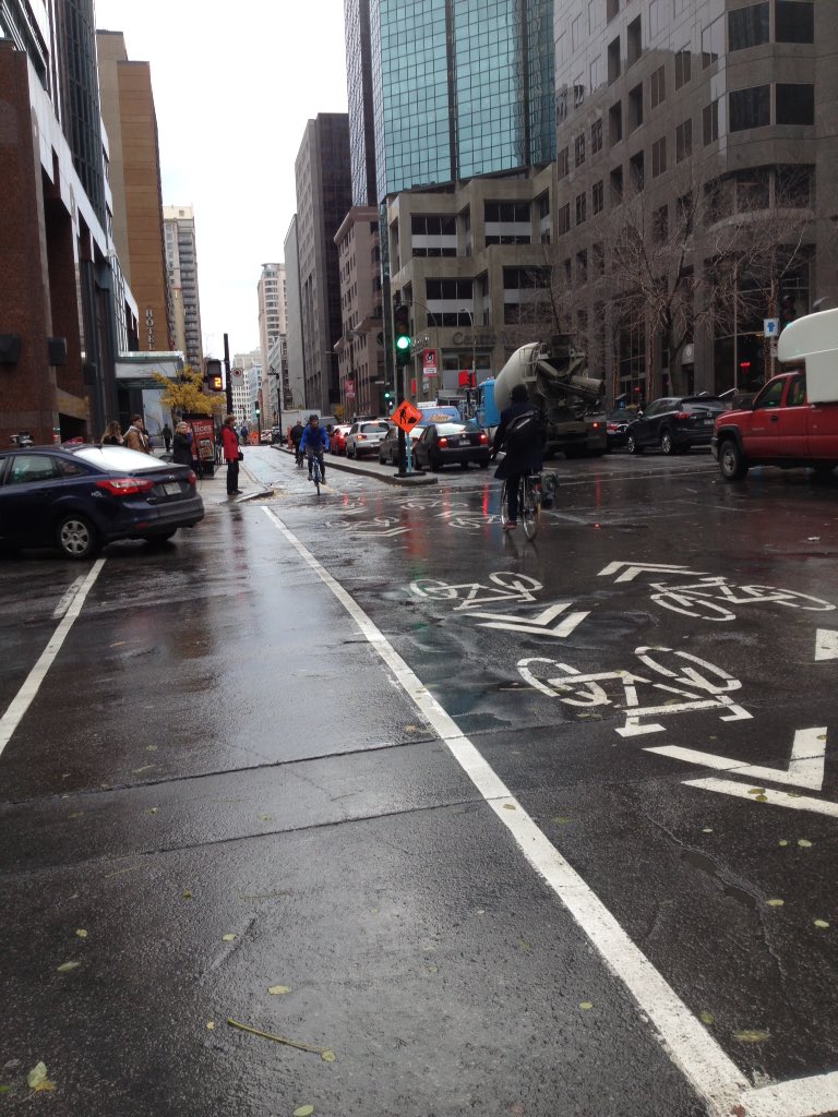 PaulSeale2's tweet photo. 2-way bike lanes on 1-way streets? Let's ask @Montreal how they made the world's top-20 bike cities. @CycleLdnont https://t.co/NIqUYDOwPp