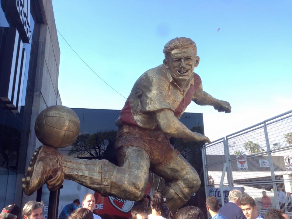 Y un día Angelito volvió a casa!! Impresionante laburo de toda la gente que formó parte de <a href="/EstatuaLabruna/">Estatua para Labruna</a>