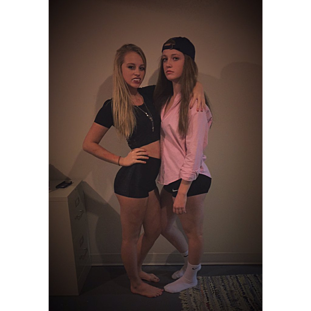 sid_downs's tweet photo. I love you hoe happy birthday https://t.co/2drS4XCCz3