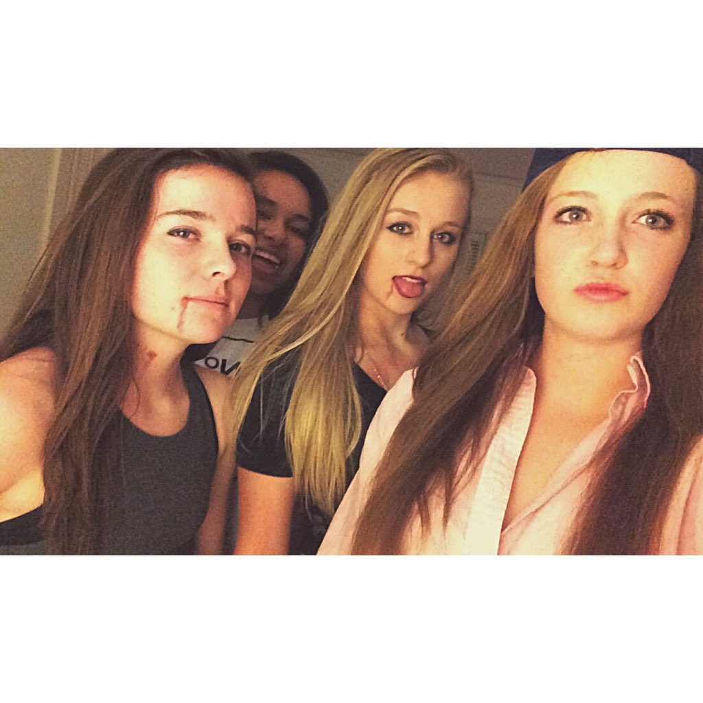sid_downs's tweet photo. I love you hoe happy birthday https://t.co/2drS4XCCz3