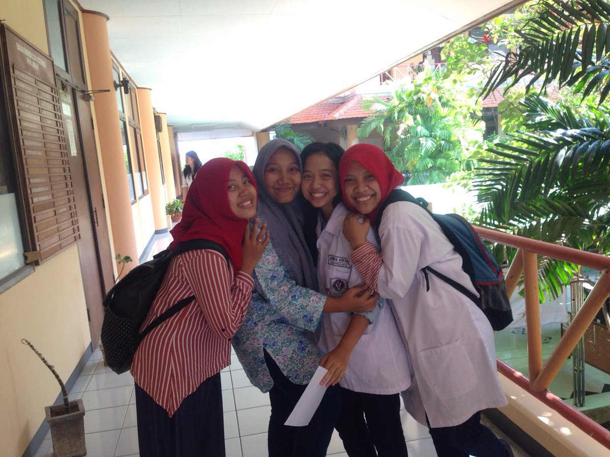 Lafadilla_'s tweet photo. jangan lupa tersenyum :) https://t.co/uWggSRUUaj