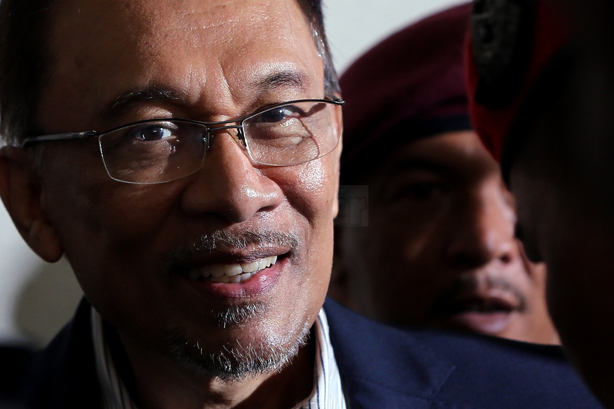 tmi_bahasa's tweet photo. Anwar pertahan Dr Mahathir, tak salah kritik 1MDB https://t.co/hKIzkPUK7o https://t.co/yRP4DaTGDF