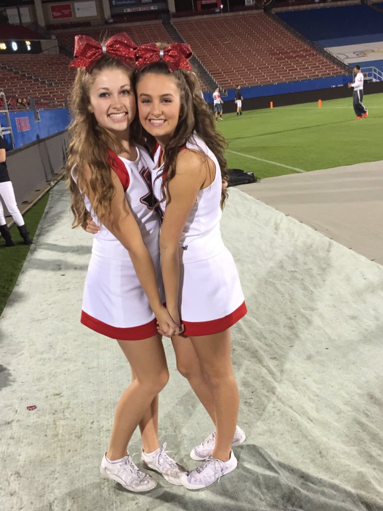 lindseyliles_'s tweet photo. wouldn't want to spend my Friday nights with anyone else❤️❤️ #deltahawks https://t.co/k7CCiwUc6v