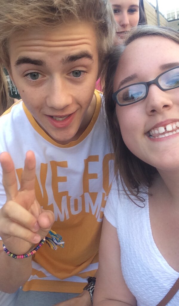 tiredmic's tweet image. @RyanAbe #SDKFamIsConfident 

I have no selfies 😁😁