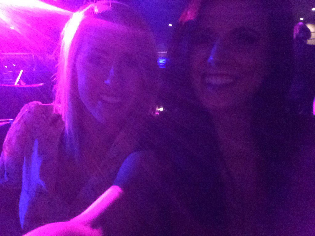 allisonmackayy's tweet photo. #PieceOfMe #planethollywood #britneyspears @britneyspears 👯🍾 https://t.co/WINRPerG0R