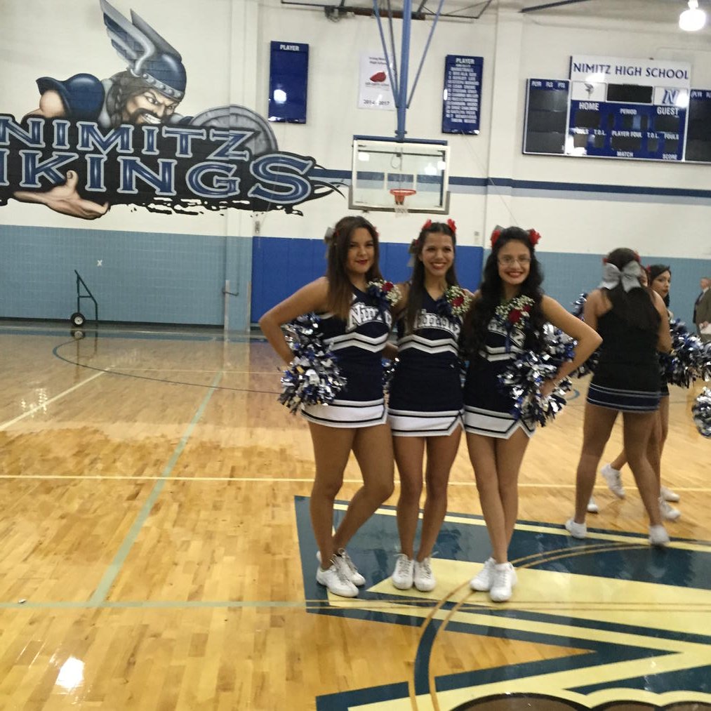 Senior CheerLEADERS!