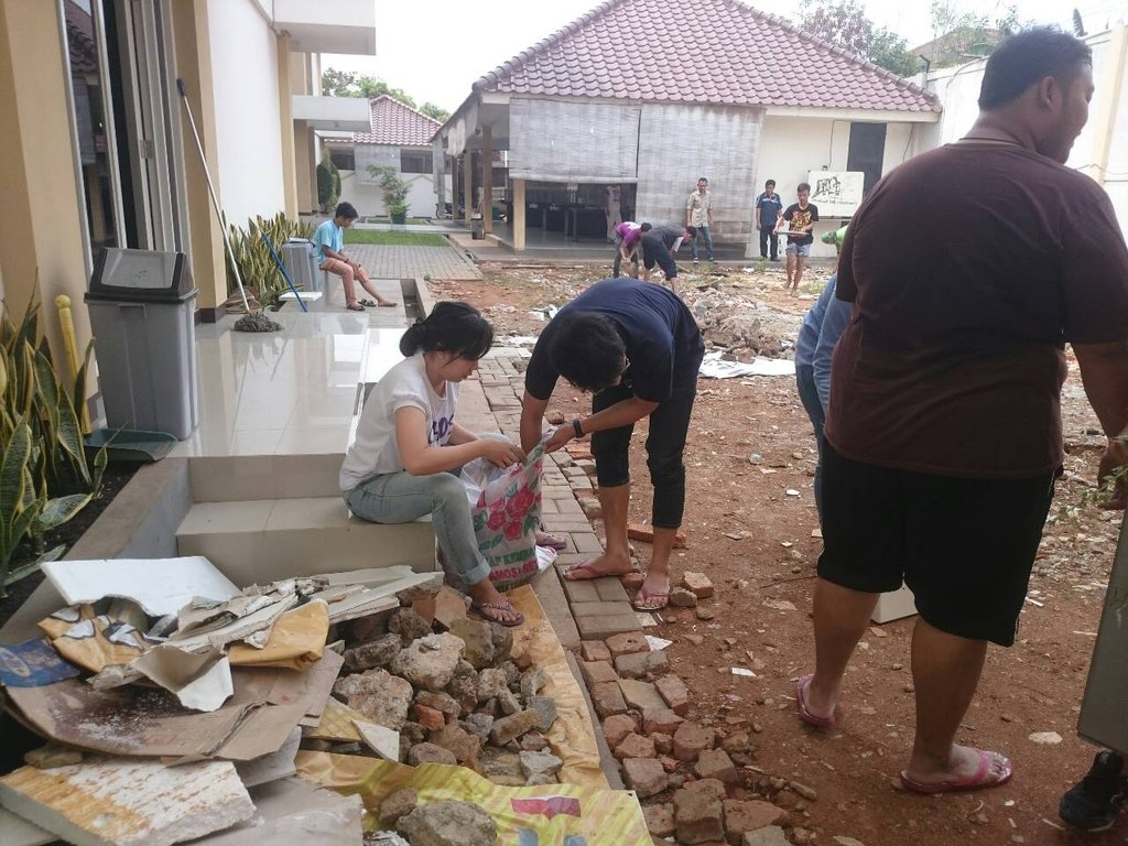 Kerja bakti 2 fakultas, FPsi dan FIKOM hari ini. Semangat gaes! So proud of u! <a href="/SEMAFPsiKMUP/">SEMA PSIKOLOGI KMUP</a> <a href="/SEMAFIKOM_KMUP/">SEMA FIKOM KMUP</a>