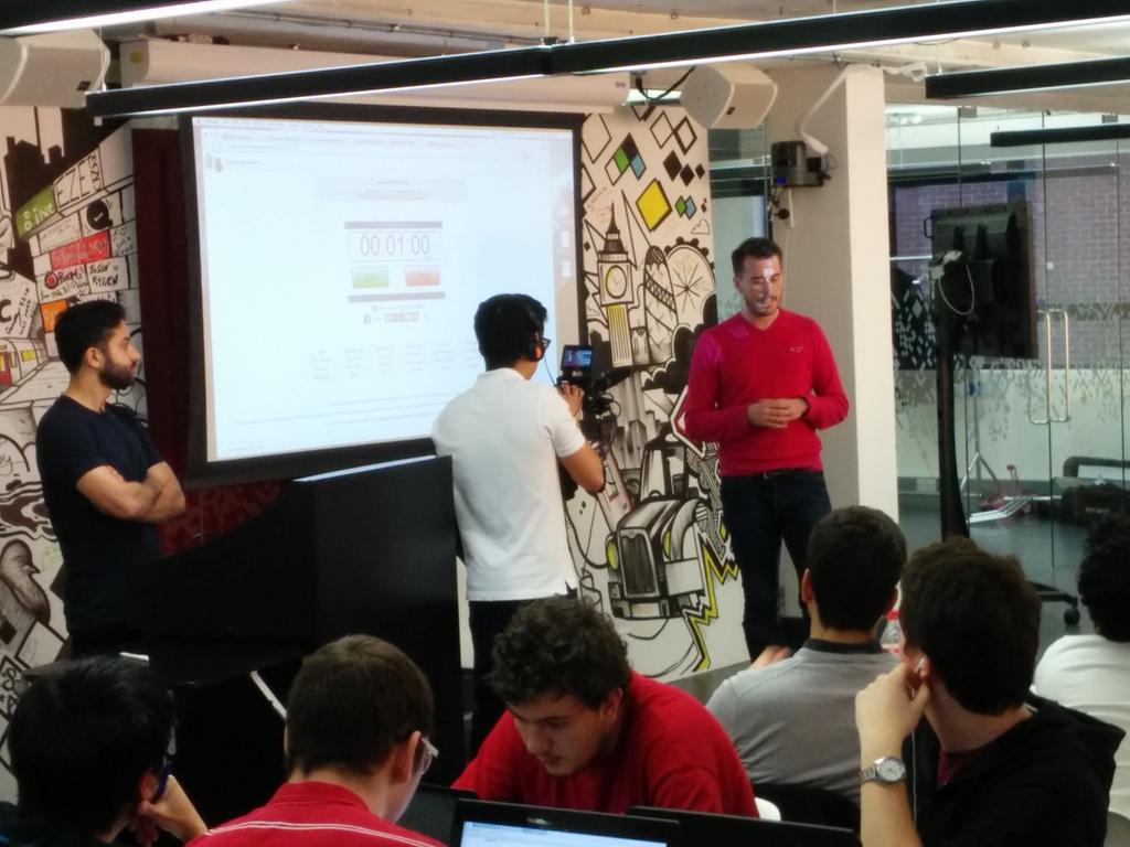 eazynow's tweet image. @michael_rolph couldn't resist doing another impromptu talk at Yoyo Playground @yoyowallet #yoyoplay