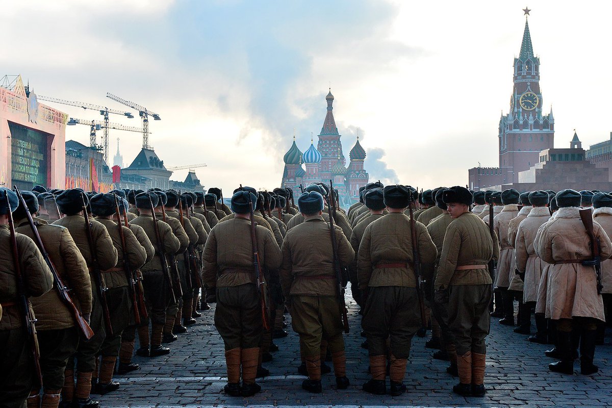 Первый парад 7 ноября 1941. Парад 7 ноября 1941. Парад 7 ноября 1941 года в Москве на красной площади. Парад на красной площади 7 ноября 1941 года. Московская битва парад 7 ноября.
