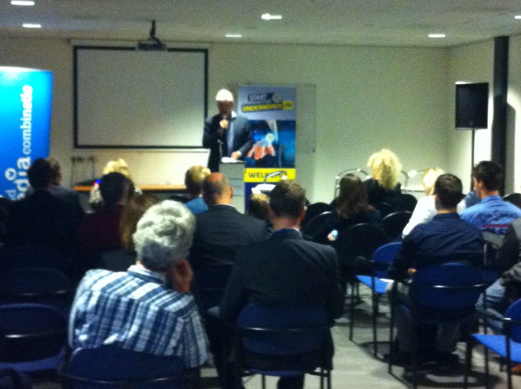 Marcojanmaat's tweet image. Bij opening @startnumet ondernemen door @VictorKloos @HMCMedia Zie startmetondernemen.nu Mooie stand @RaboAlkmaar!