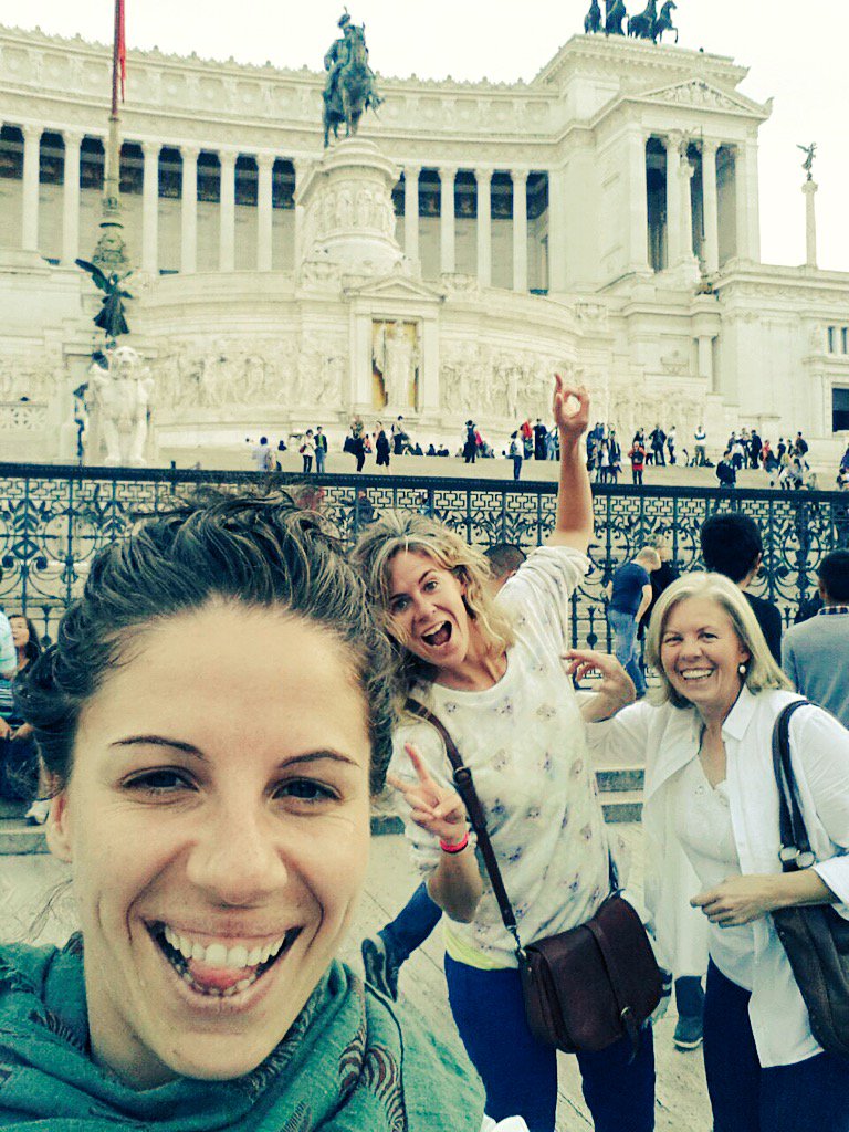 itu_4's tweet photo. @maapf @Anaitup a nuestra manera... Con la fuerza de sonrisa!! Los locos somos màs felices!! 🙏😍 https://t.co/a8CX2HuiO3