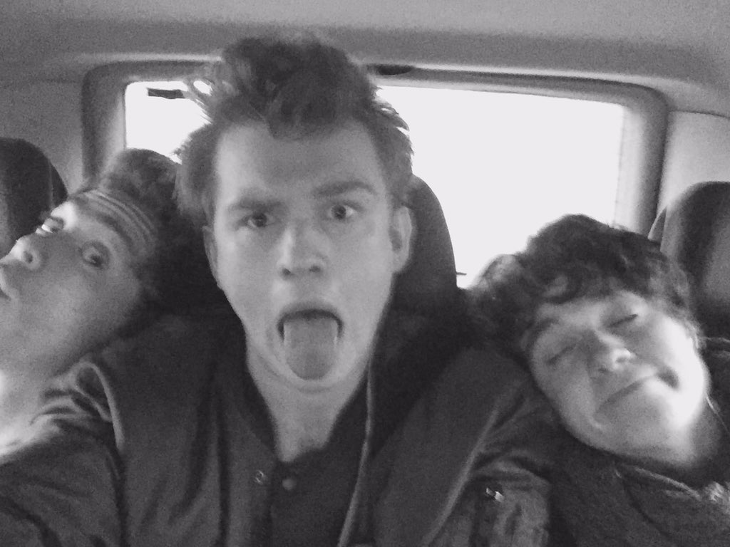TheVampsTristan's tweet image. UKKKKKKKKK! TOUR TICKETS ON SALE NOWWW! thevamps.net/diary/ #VampsTourOnSale