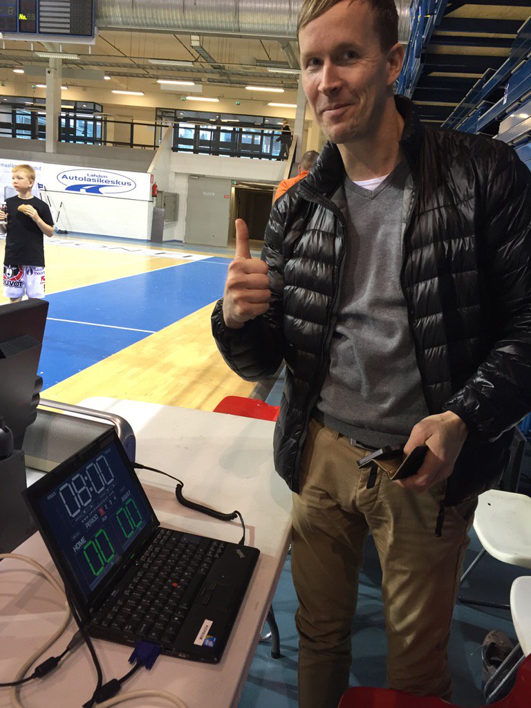 TeijaLeppanen's tweet photo. Kimmo ja pelikello @NaLaJunnut #Laht #koris https://t.co/RX34zcenzU
