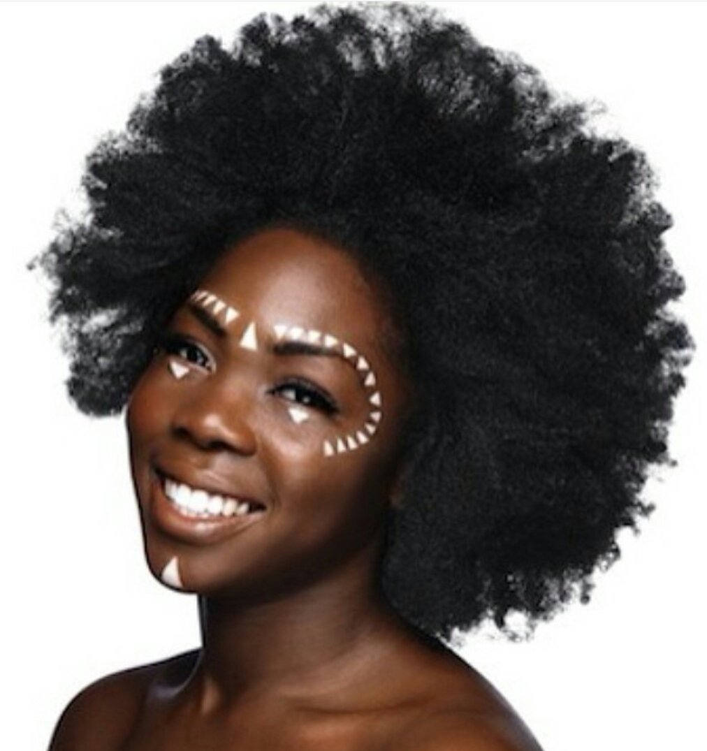 Gwena_ebene's tweet photo. Un beau sourire qui fait plaisir à voir !
Bon weekend ! Des bisous 💋
#afro #smile #queen #kinky #PerledEbene https://t.co/5haeOS4KIE